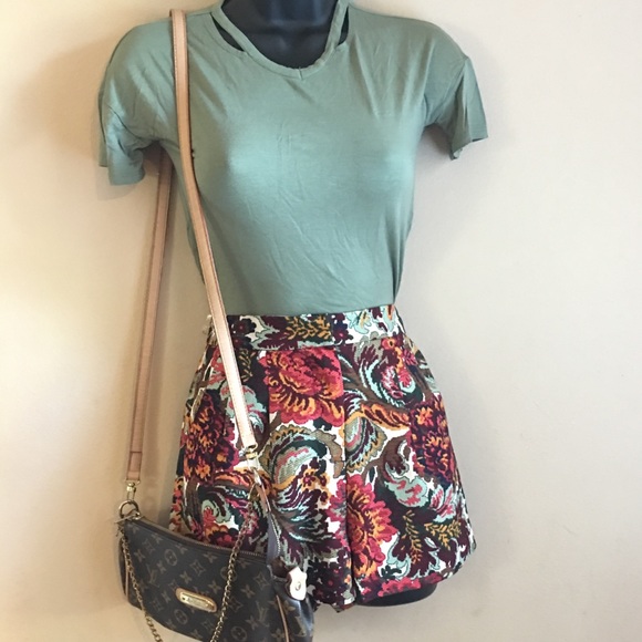 NWT Mittoshop Highwaisted Floral Shorts! - Picture 5 of 8